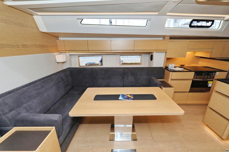 Hanse 548