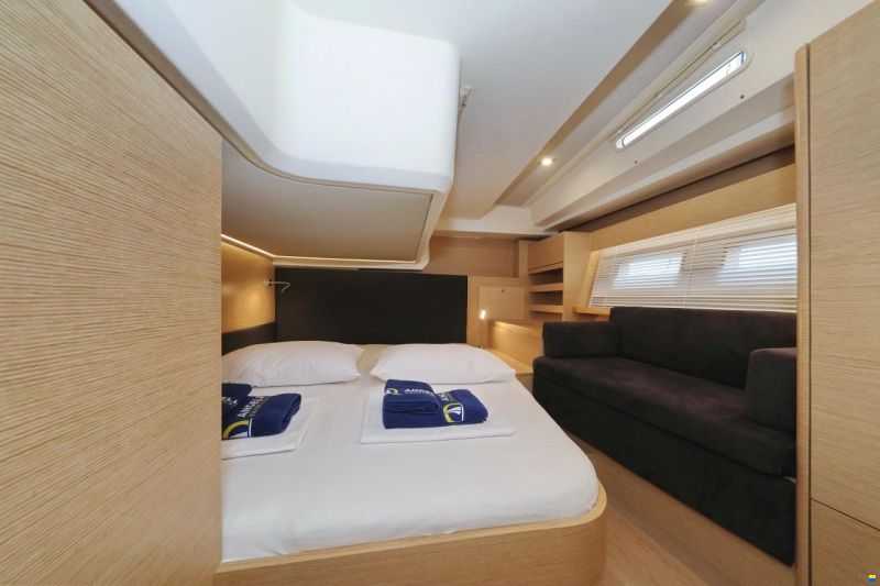 Hanse 548