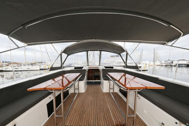 Hanse 548