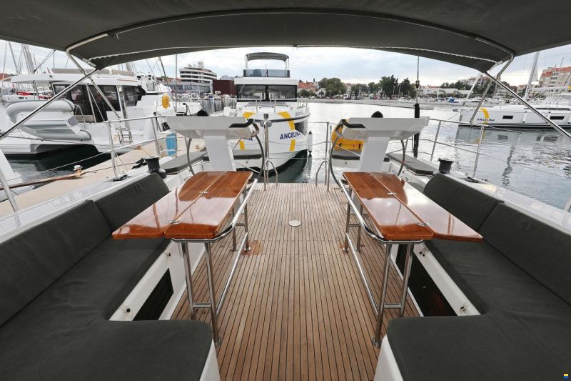 Hanse 548