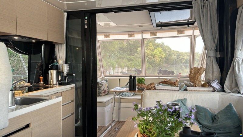 Delphia 11 Sedan Electric Cabin Cruiser - Fully