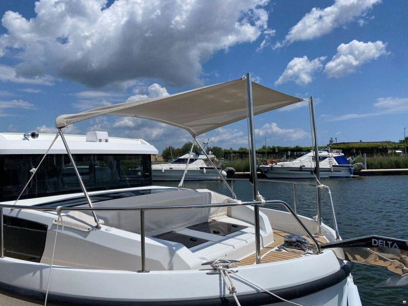 Delphia 11 Sedan Electric Cabin Cruiser - Fully
