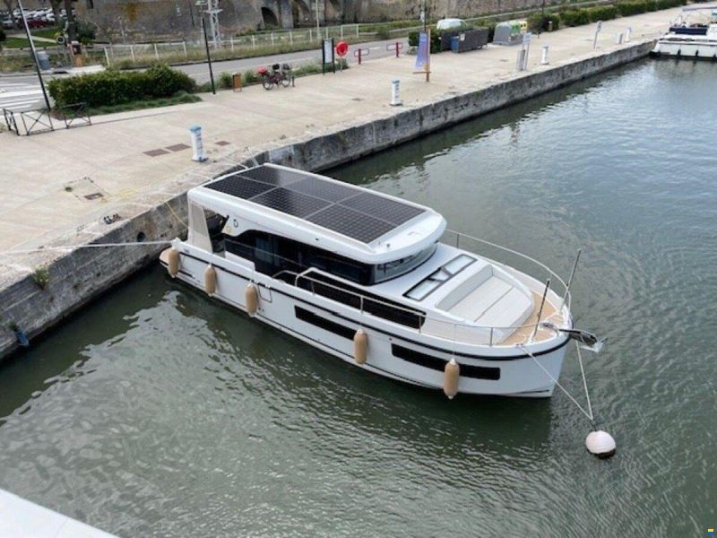 Delphia 11 Sedan Electric Cabin Cruiser - Fully