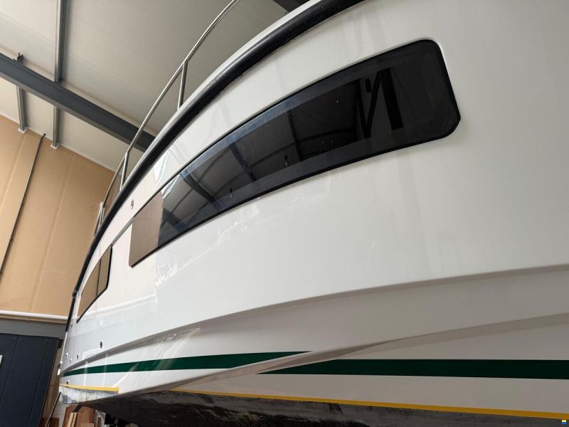 Delphia 11 Sedan Electric Cabin Cruiser - Fully