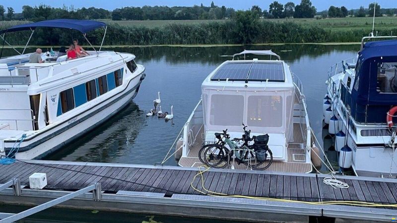 Delphia 11 Sedan Electric Cabin Cruiser - Fully