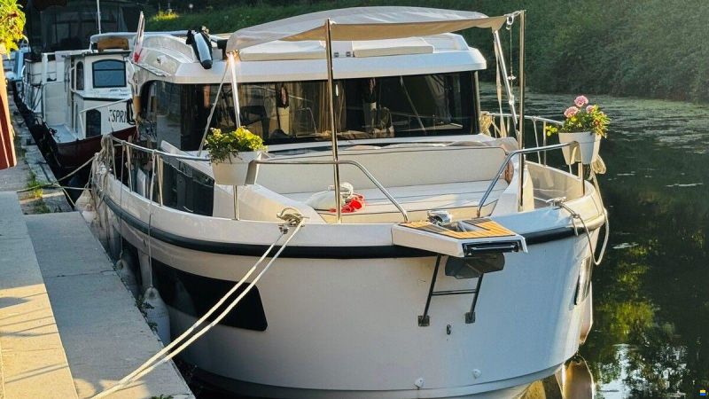 Delphia 11 Sedan Electric Cabin Cruiser - Fully