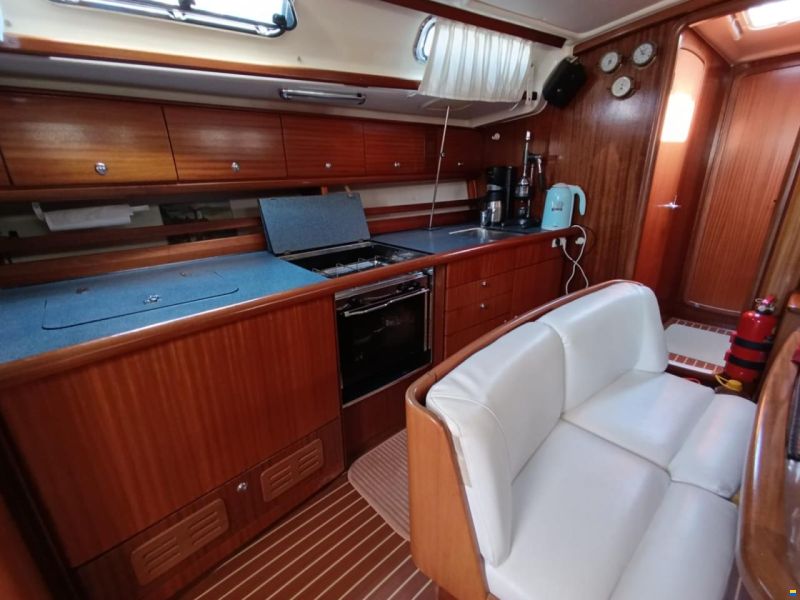 Bavaria 44