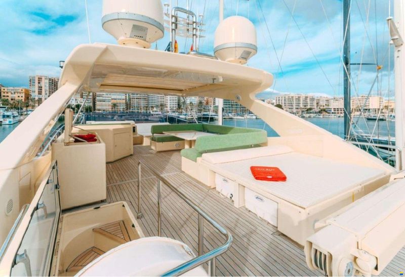 Ferretti Altura 840