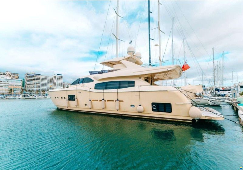 Ferretti Altura 840