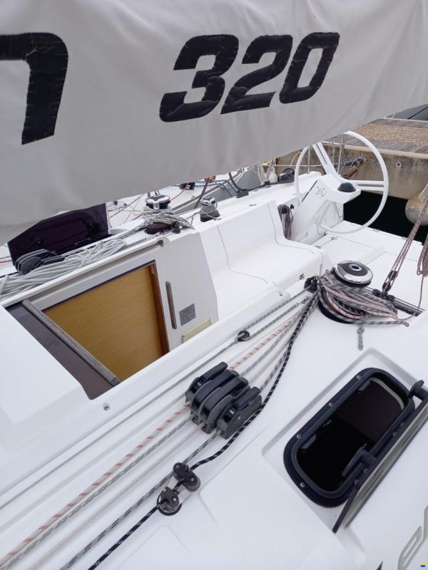 Elan E 320