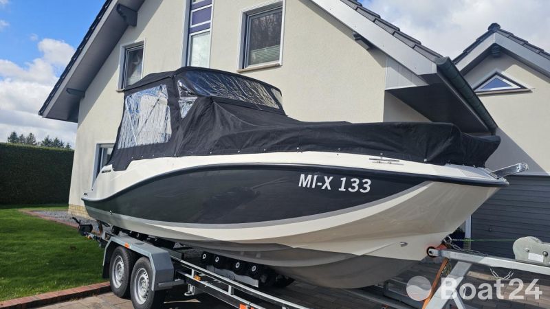 Quicksilver 605 Sundeck