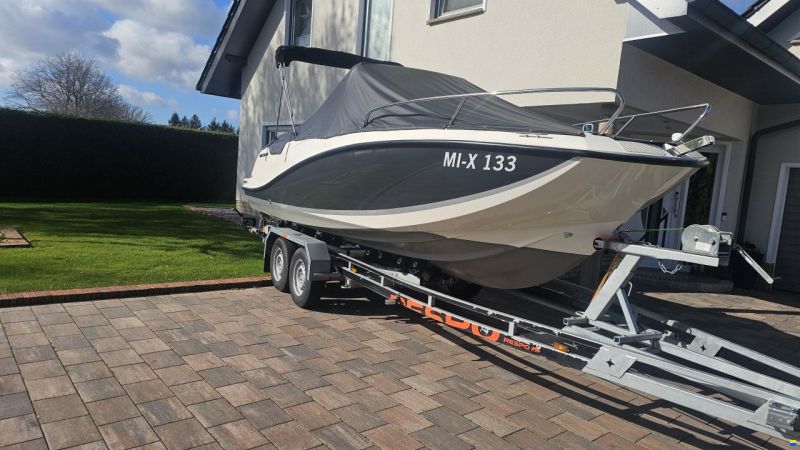 Quicksilver 605 Sundeck