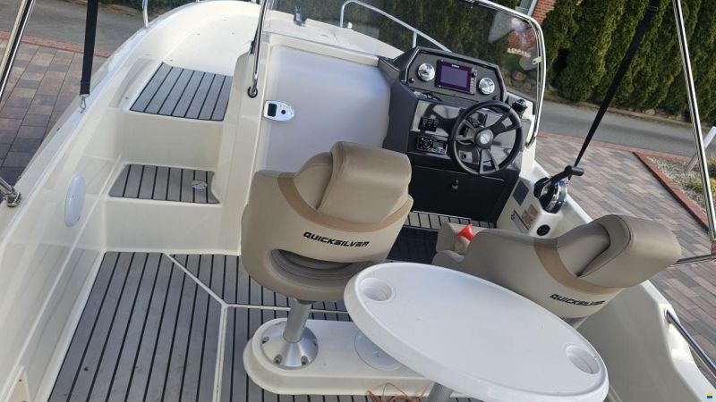 Quicksilver 605 Sundeck