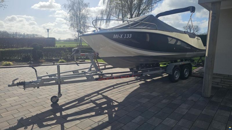 Quicksilver 605 Sundeck