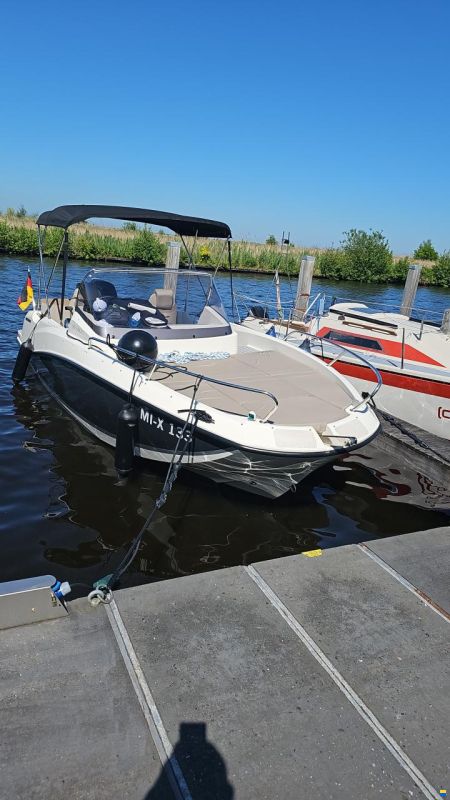 Quicksilver 605 Sundeck