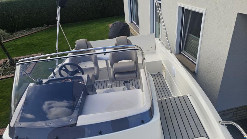 Quicksilver 605 Sundeck