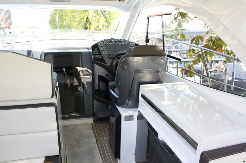 Galeon 335 HTS