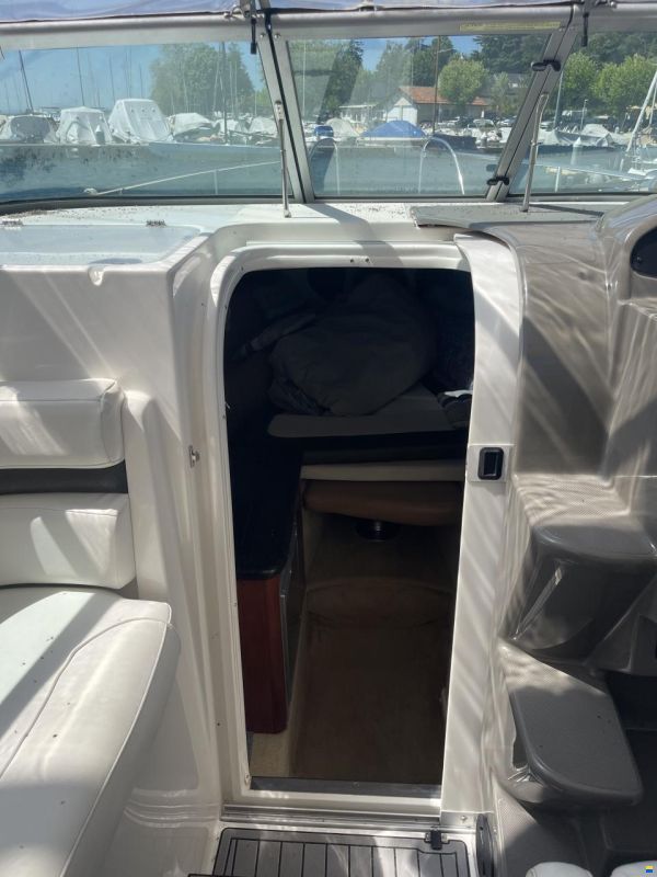 Rinker 260 Express Cruiser
