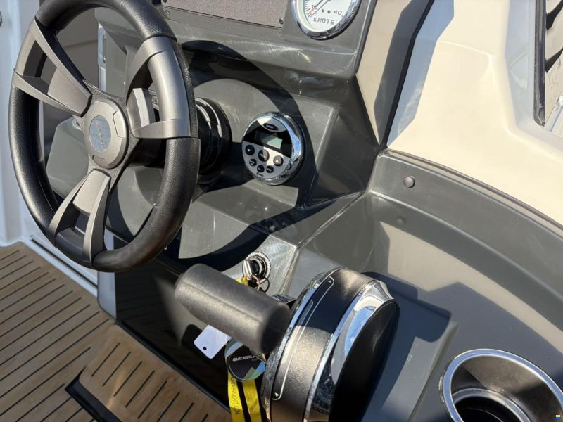 Quicksilver 555 Cabin