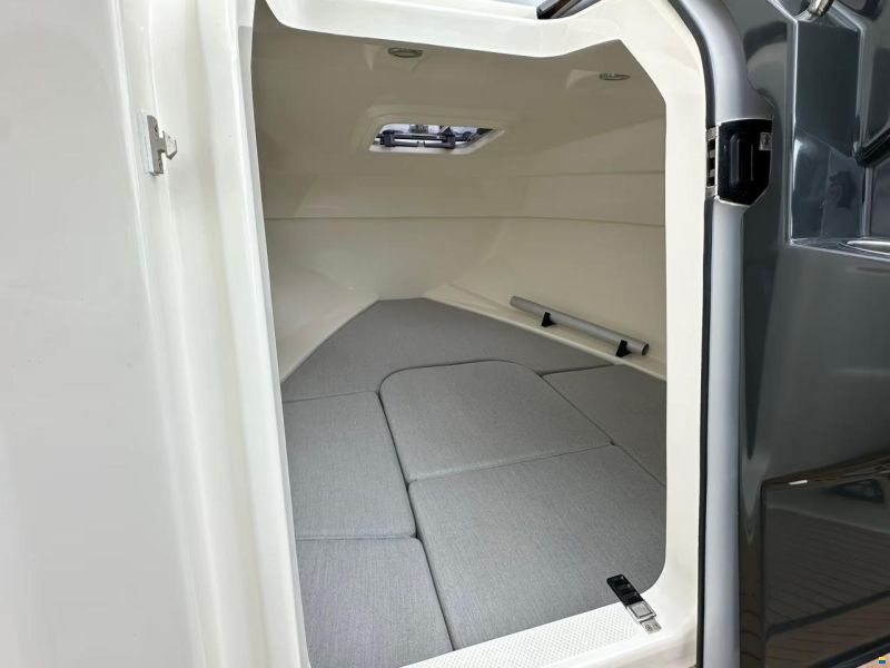Quicksilver 555 Cabin