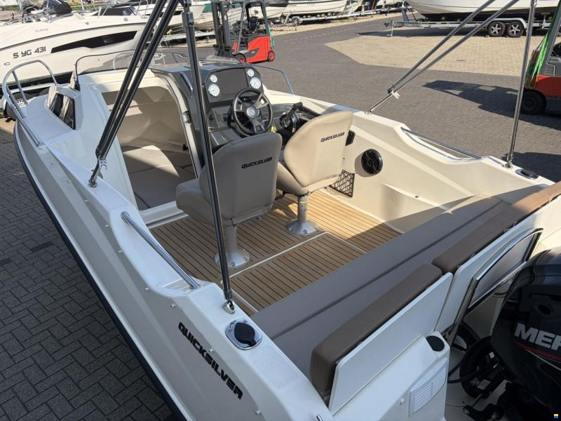 Quicksilver 555 Cabin