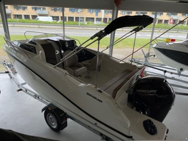 Quicksilver Activ 555 Cabin med Mercury