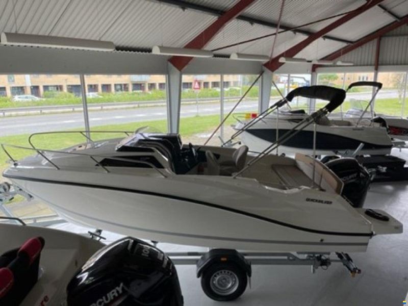 Quicksilver Activ 555 Cabin med Mercury