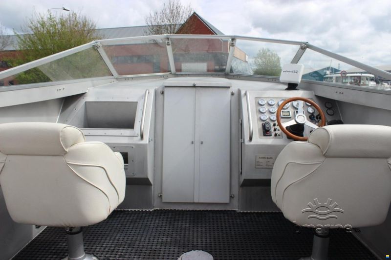 Isabella Yachts ST850