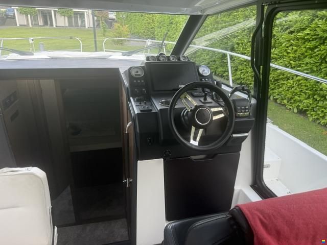 Jeanneau NC 33