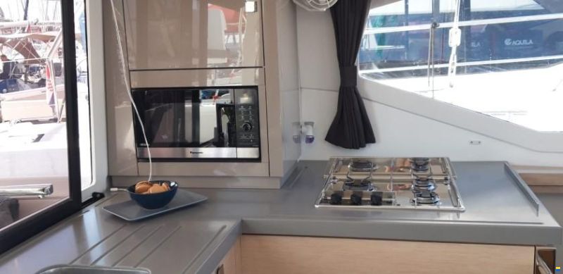 Fountaine Pajot Lucia 40
