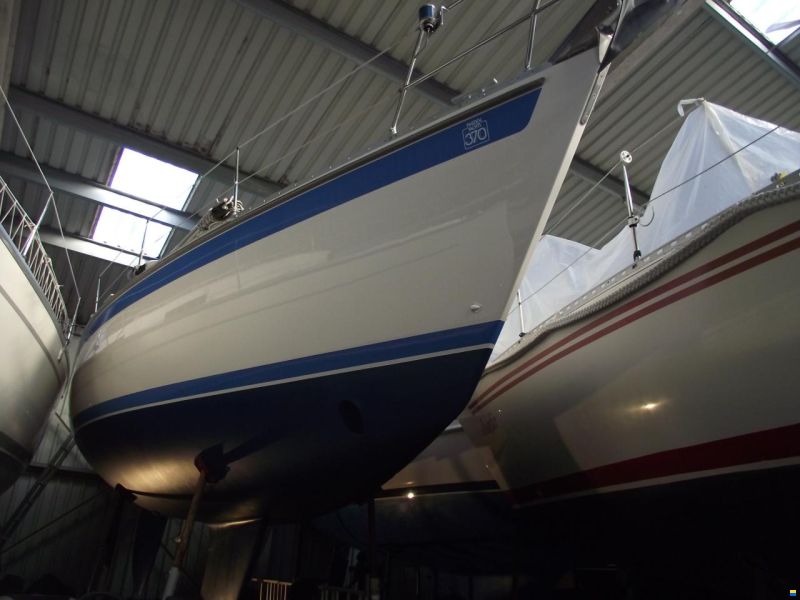Sweden Yachts 370