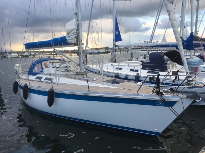 Sweden Yachts 370