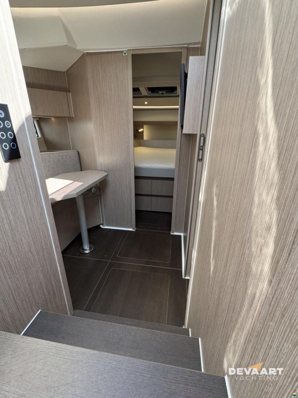Sealine S335