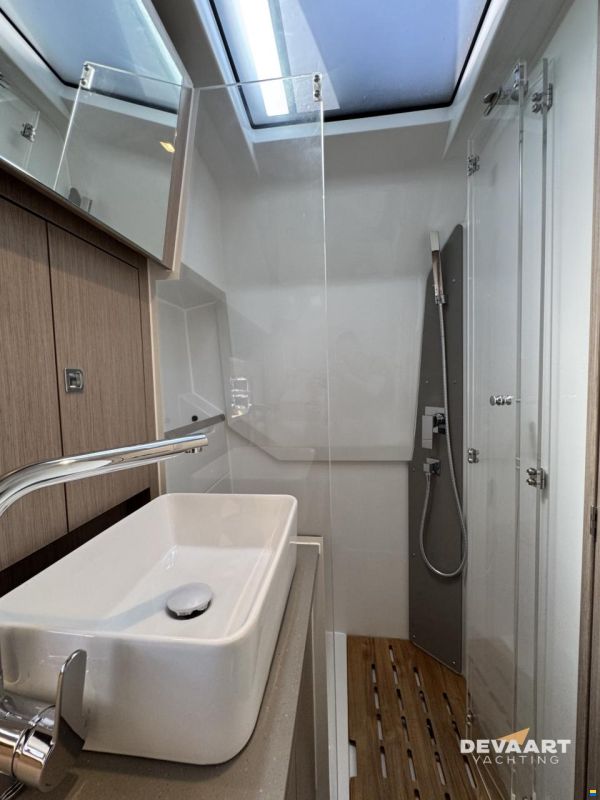 Sealine S335