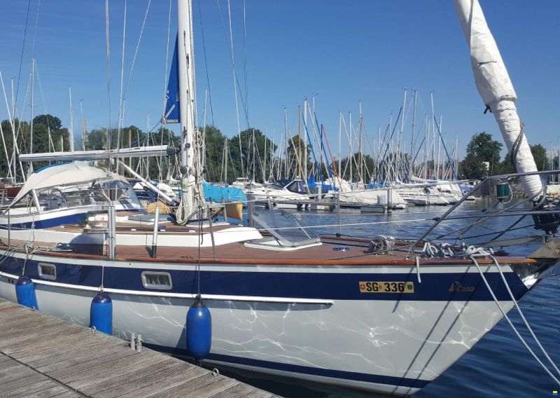 Hallberg-Rassy 352