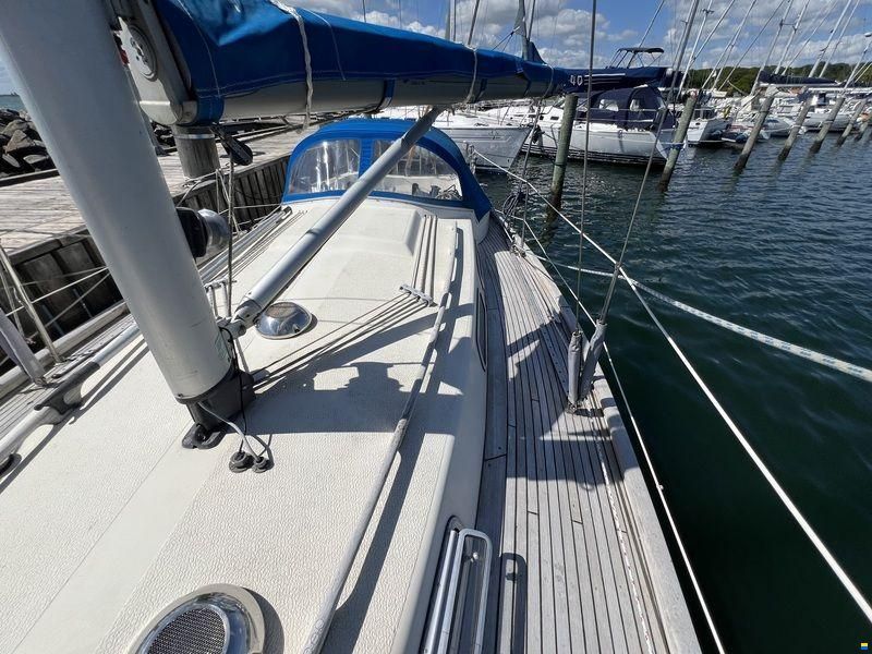 HALLBERG RASSY 29