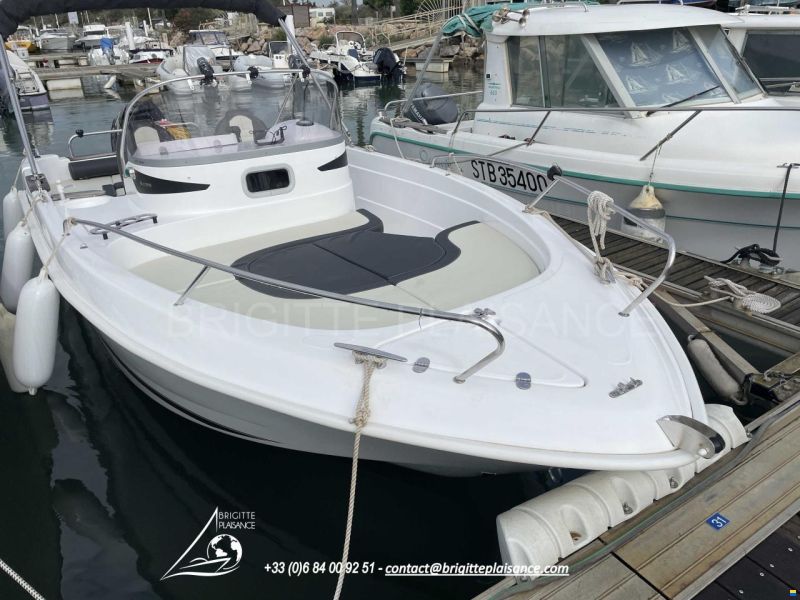 B2 Marine CAP FERRET 652