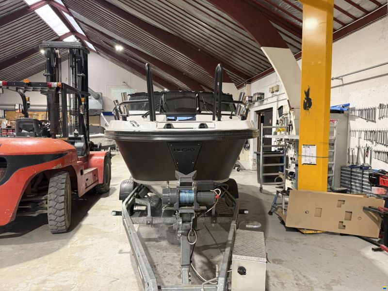 Finnmaster Husky R7 – Kvalitetsaluminium og 200 HK