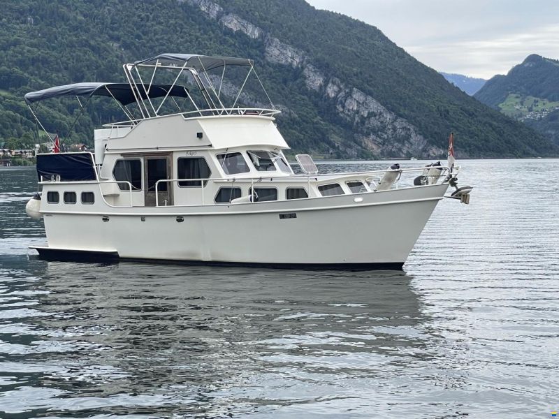 Gruno 1050 Flybridge