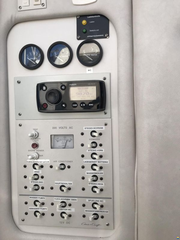 Chris Craft 322 Crown