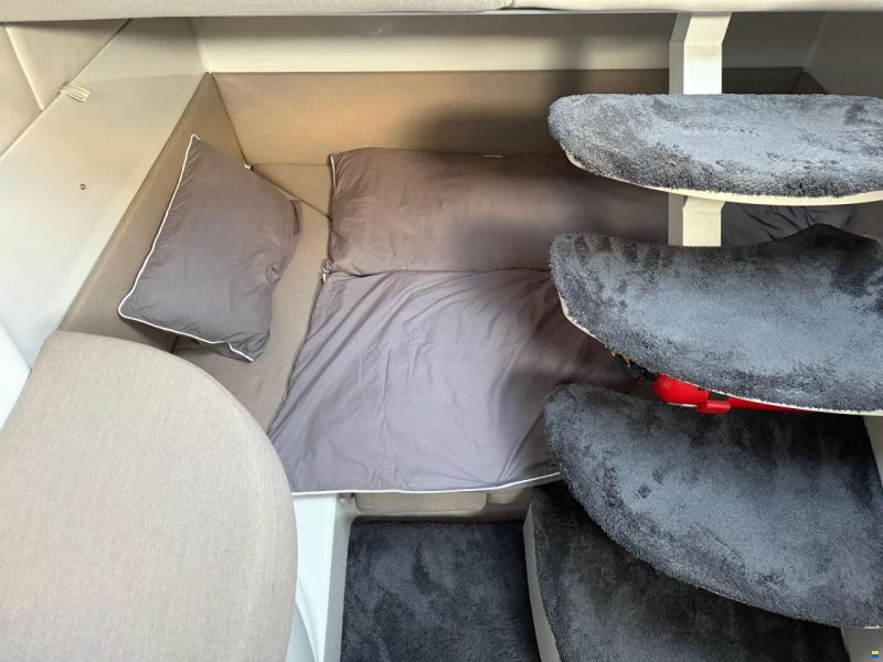 Chris Craft 322 Crown