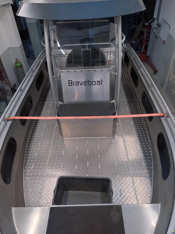 Braveboat 660