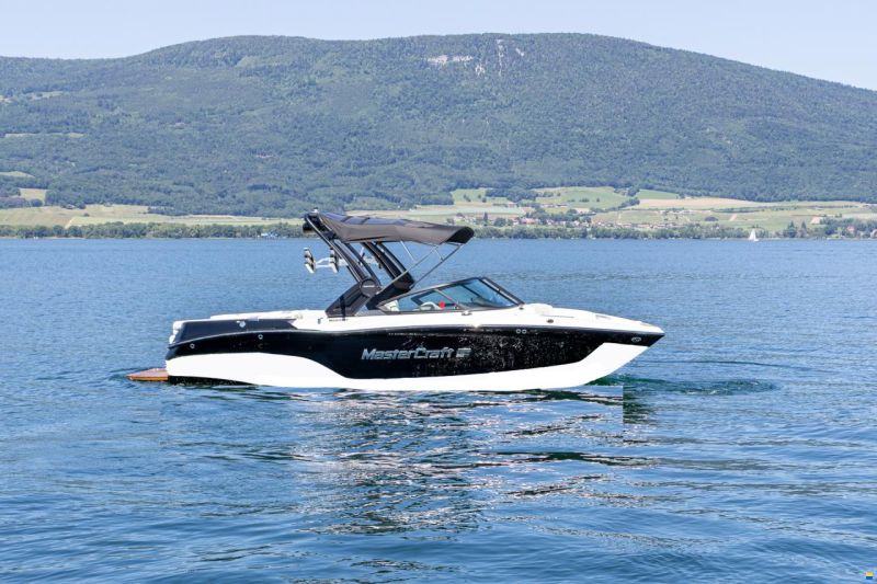 MasterCraft XT22T | 2023 | Noir & (Blanc covering)