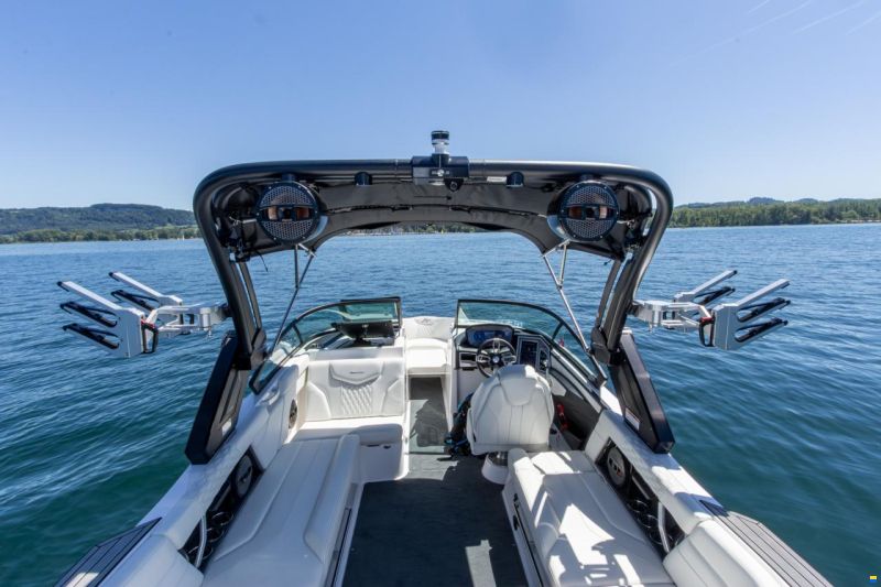 MasterCraft XT22T | 2023 | Noir & (Blanc covering)