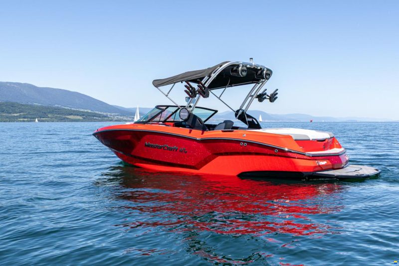 MasterCraft NXT21 | 2025 | red flakes