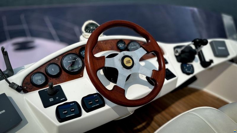 Galeon 330 Fly