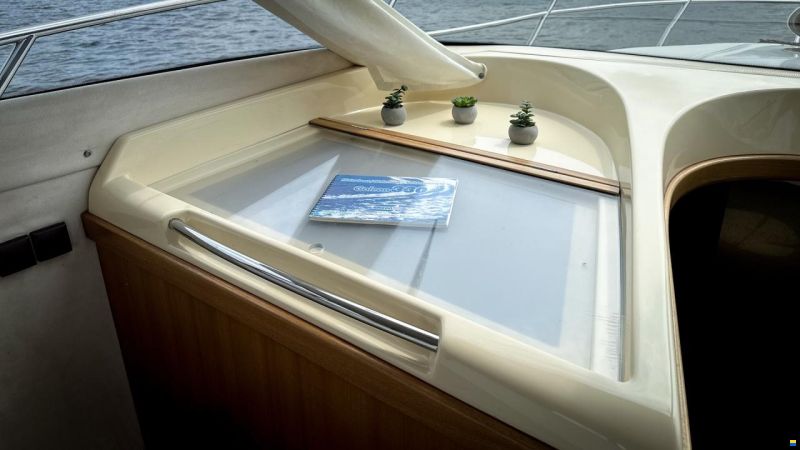 Galeon 330 Fly