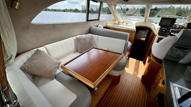Galeon 330 Fly