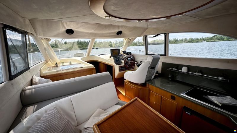 Galeon 330 Fly