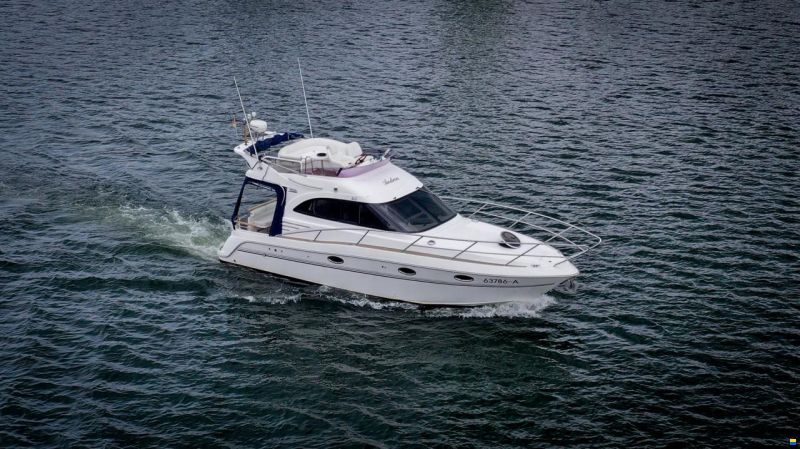Galeon 330 Fly